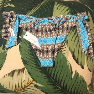 NEW Frankie’s Bikinis low-rise cheeky M bottoms